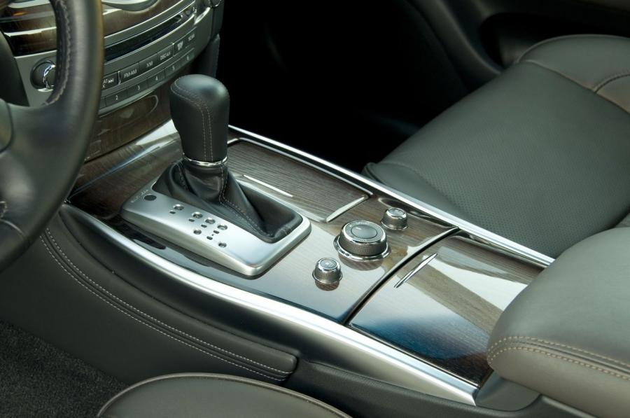  Infiniti M37 2011 года  (фото 20 из 41)